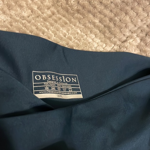 Obsession Navy Leggings - Picture 3 of 4